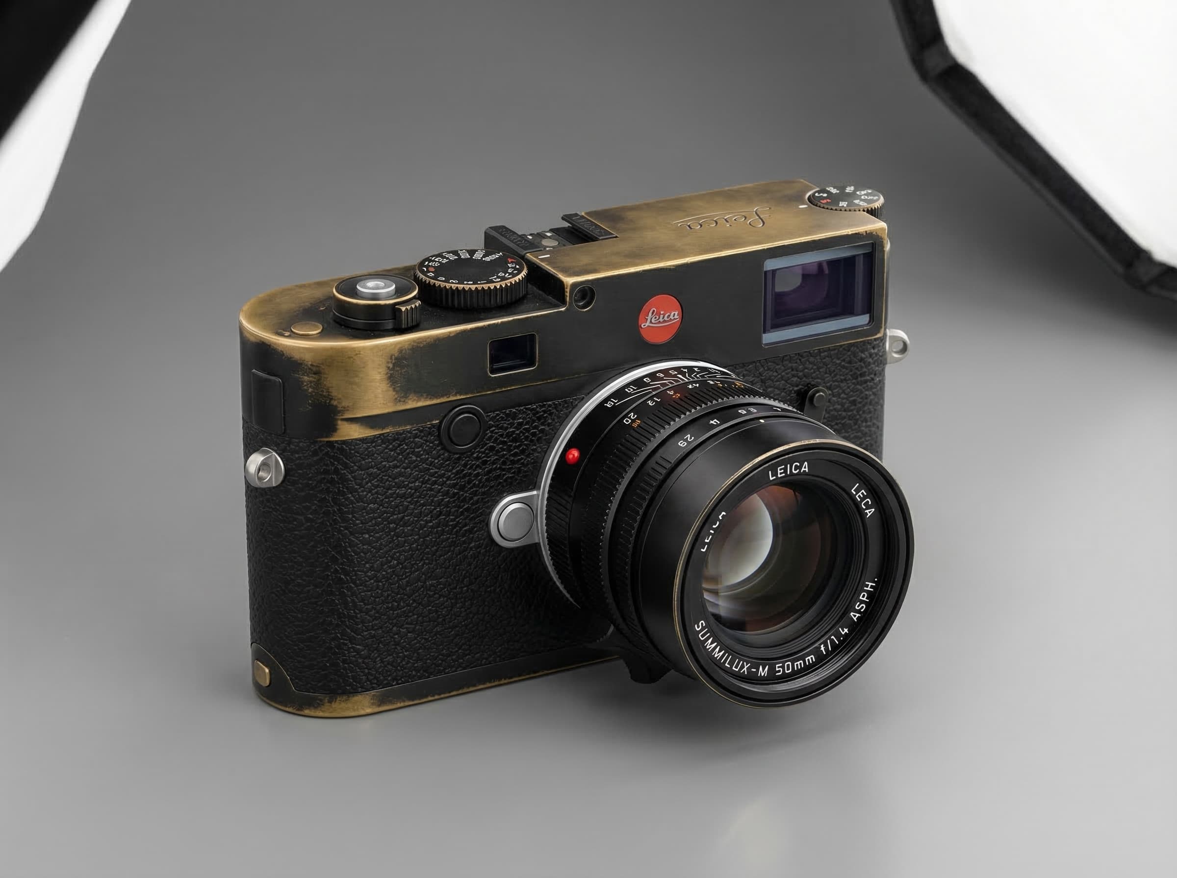 The Observer — Leica